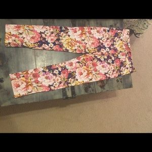 Floral cropped pants
